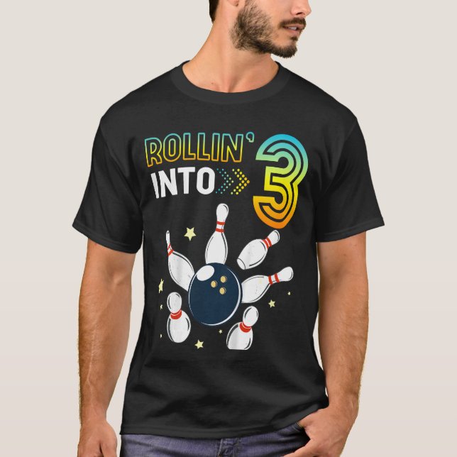 Barn som rullar in i 3 års ålder t shirt (Framsida)