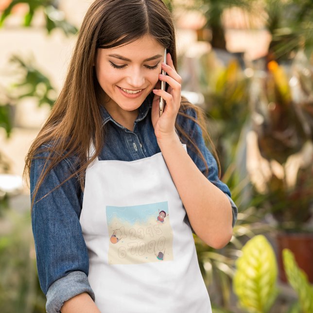 Barn som skriver nummer på Sand-Vuxen Förkläde (Skapare uppladdad)