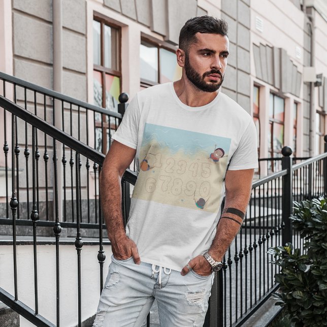 Barn som skriver siffror i sanden T-shirt (Skapare uppladdad)