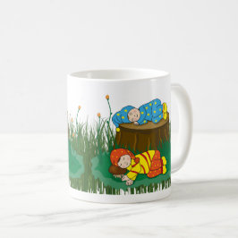 Barn som sover i Skogen med mjölk Kaffemugg