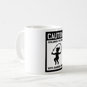 Barn som spelar kaffemugg