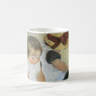 Barn som spelar på stranden av Mary Cassatt Kaffemugg