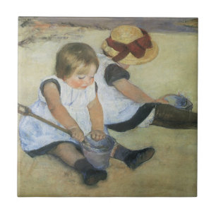 Barn som spelar på stranden av Mary Cassatt Kakelplatta