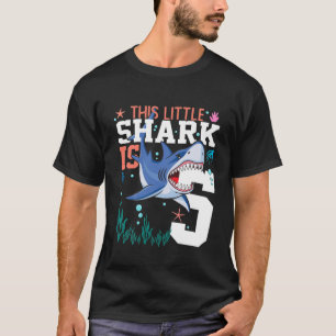 Barn som vandrar 5 år Gammal födelsedag Gjark 5T T Shirt
