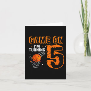 Barn spelar på att jag ska göra 5 basketboll 5:e f kort