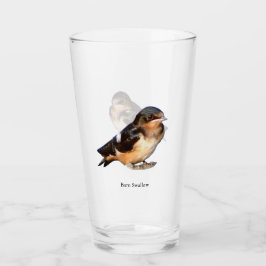 Barn Svala dricker glas
