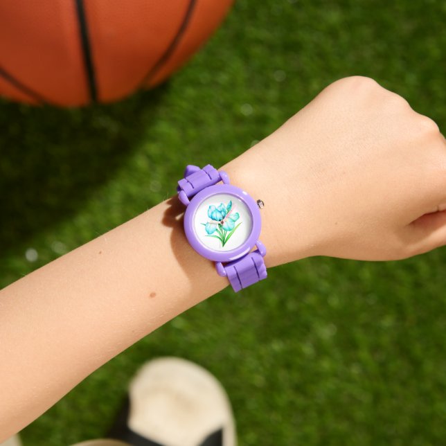 Barn tittar armbandsur (Handled)