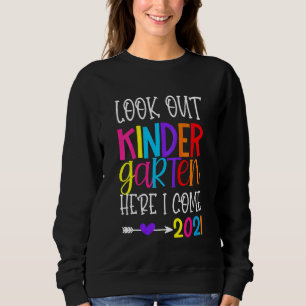 Barn tittar ut Kindergarten här i Kom Boys Girls T Shirt