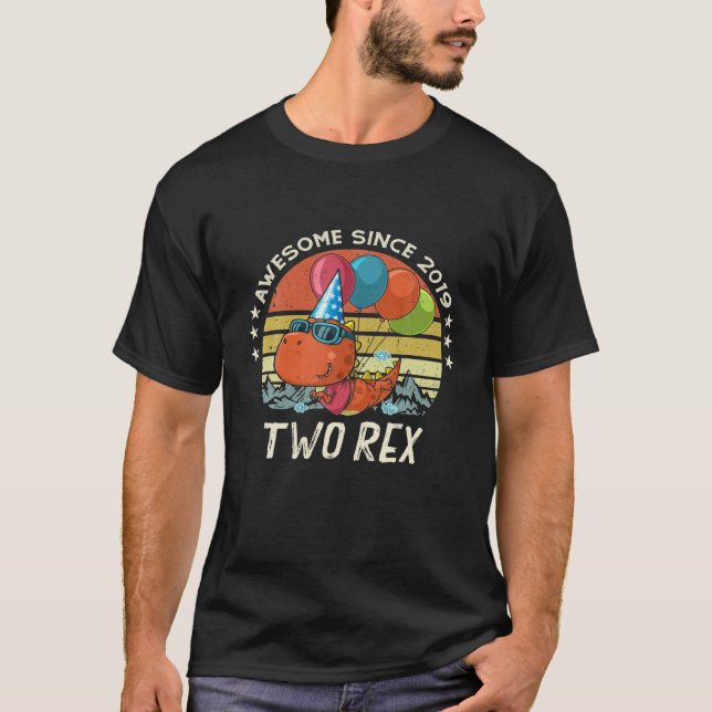 Barn två Rex 2:a födelsedag andra dosinosaur 2 år  T Shirt (Framsida)