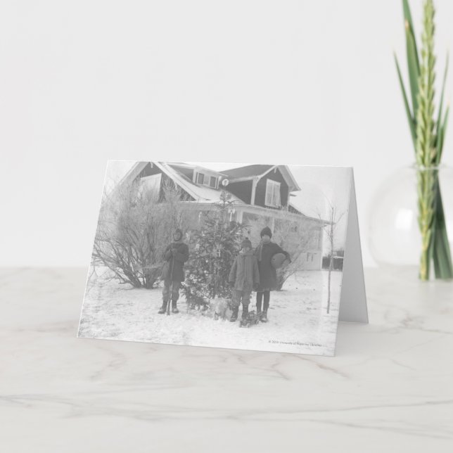 Barn utanför Julgran Helgkort (Framsida)