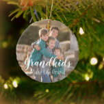 Barnbarn gör livet stort julgransprydnad keramik<br><div class="desc">Barnbarn gör livet stort: Anpassningsbar,  fotoornament. Photo kredit Photography © Storytree Studios,  Stanford,  CA. Fotomallen måste ersättas med ett eget foto</div>