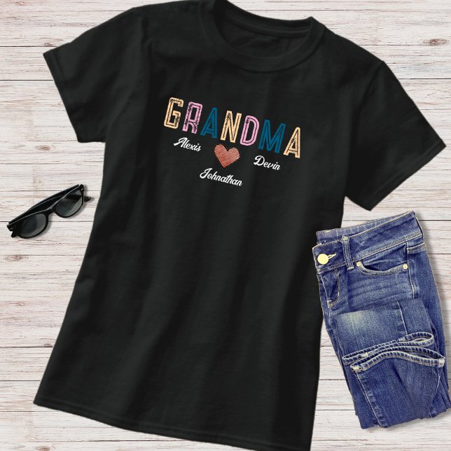 Barnbarn Namn Grandma Announcement T Shirt (Skapare uppladdad)