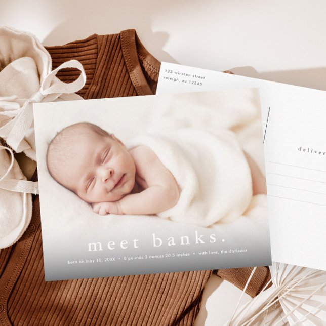 Barnbild modernt namn födelseannons vykort (Simple typography meet baby photo birth announcement thank you postcards.)