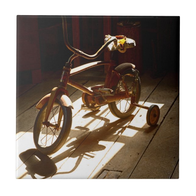 Barncykel i den tidigare gröna fabriken kakelplatta (Framsidan)