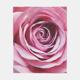 Barndaghem i rosa ros blomsterträdgård fleecefilt