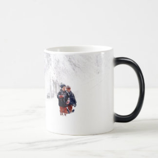 Barnens snöstorm magisk mugg
