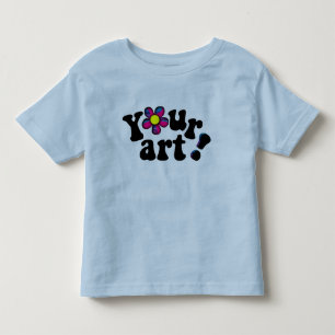 Barnet är T-Shirt med sin egen teckning!