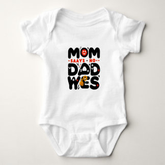 Barnets bodysuit med en rolig inskription t shirt