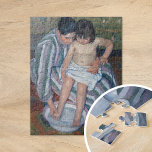Barnets ed | Mary Cassatt Pussel<br><div class="desc">Barnets Bath (1893) av den amerikanska konstnären Mary Cassatt. Originalteckningen är en oljemålning på arbetsytan som skildrar ett porträtt av en mor-ge och ett bad för det lilla barnet. Använda verktygen för att lägga till anpassningsbar eller anpassa bilden.</div>