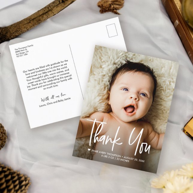 Barnets foto Handstavad Tack Modern födelse Meddelande Vykort (Bestseller Baby Shower photo thank you handlettering script birth announcement postcard)