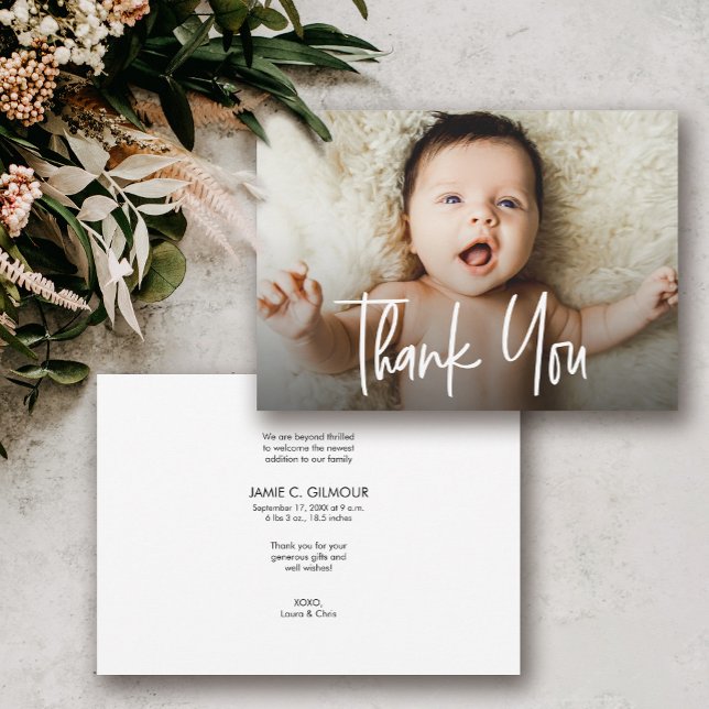 Barnets foto Modern handstil Födelse tack Kort (Modern handlettering script thank you baby shower birth announcement card.)