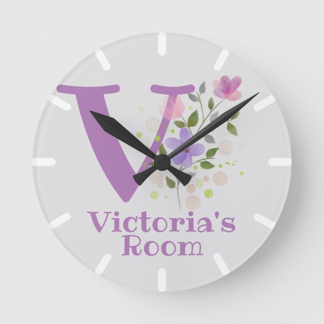 Barnkammartidur med namn Victoria & initial Rund Klocka (Framsida)