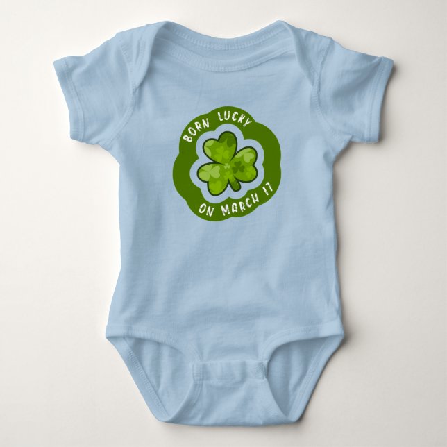 Barnkläder med 'Född Lucky på St Patrick's Day Bab T Shirt (Framsida)