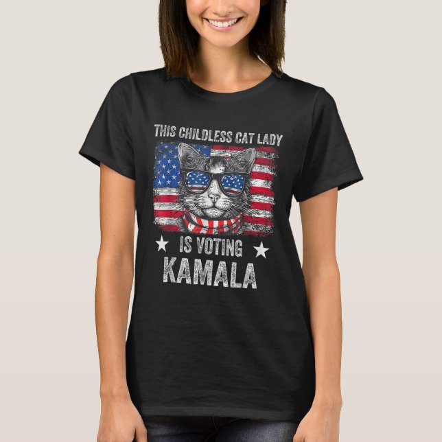 Barnlösa Katt Dam röstar Kamala Harris 2024 US T Shirt (Framsida)