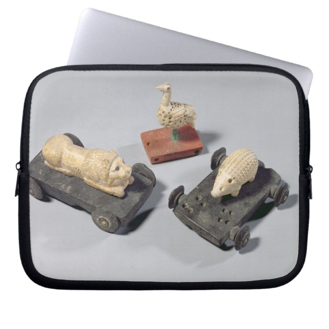 Barns leksaker: en igelkott, ett lejont och en laptop fodral (Framsidan)