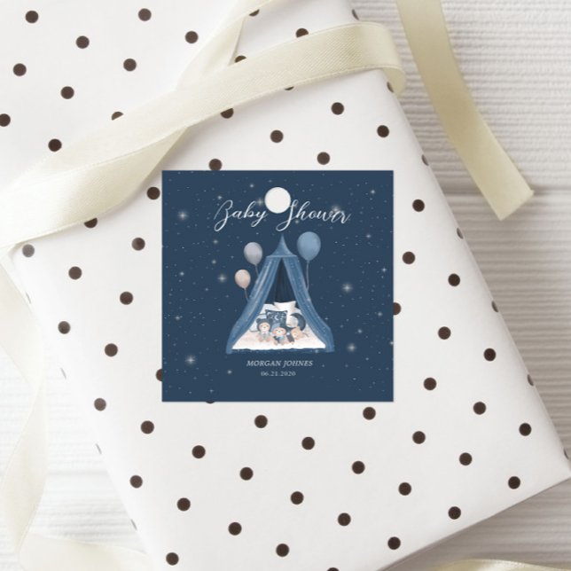 Barnskor med kelestiskt skal gåvor etiketter (Skapare uppladdad)