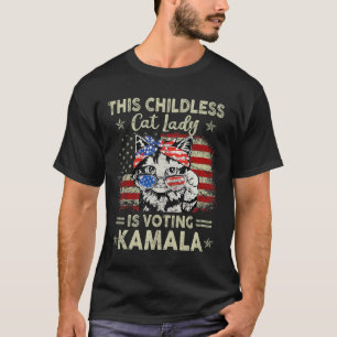 Barnsoldat Katt Dam röstar Kamala Harris 2024 2 T Shirt