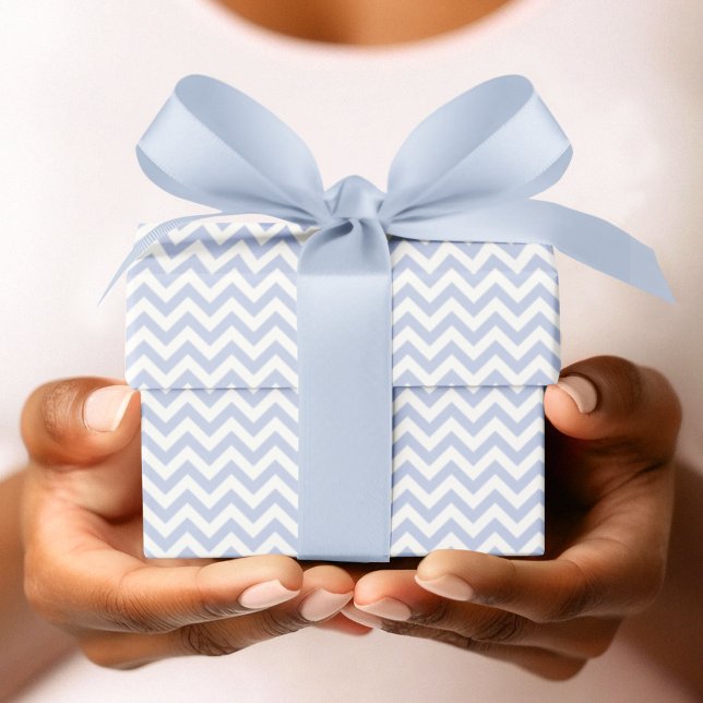 Barnstödsprogram för Periwinkle & White Chevron Ra Presentpapper (Cute Periwinkle & White Chevron Stripes Pattern for Baby. Elegant Gender Neutral Zigzag Lines.)