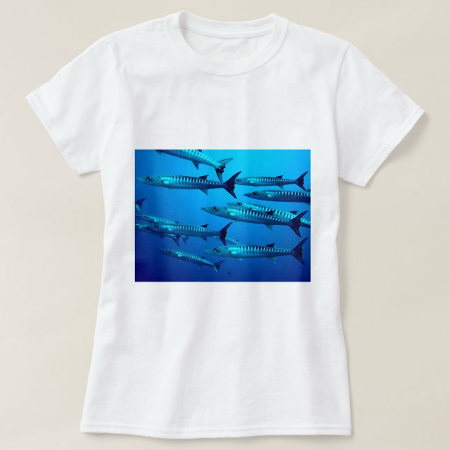 barracuda dyker djupt havsvatten tropisk våg tee (Design framsida)