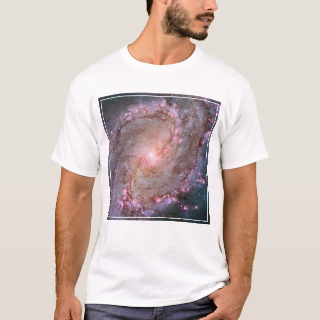Barred Spiral Galaxy Messier 83. T Shirt (Framsida)