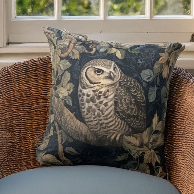 Barred Uggla i Night Forest William Morris Stil Kudde (Skapare uppladdad)