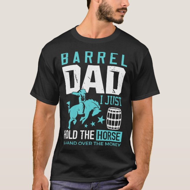 Barrel Racer Pappa Barrel Pappa I håller just häst T Shirt (Framsida)