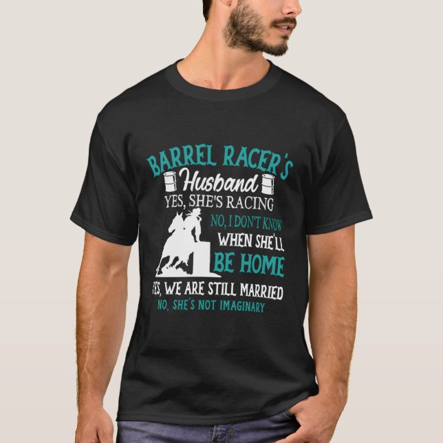 Barrel Racers Make Ja, hon är Tävla Rodeo T Shirt (Framsida)