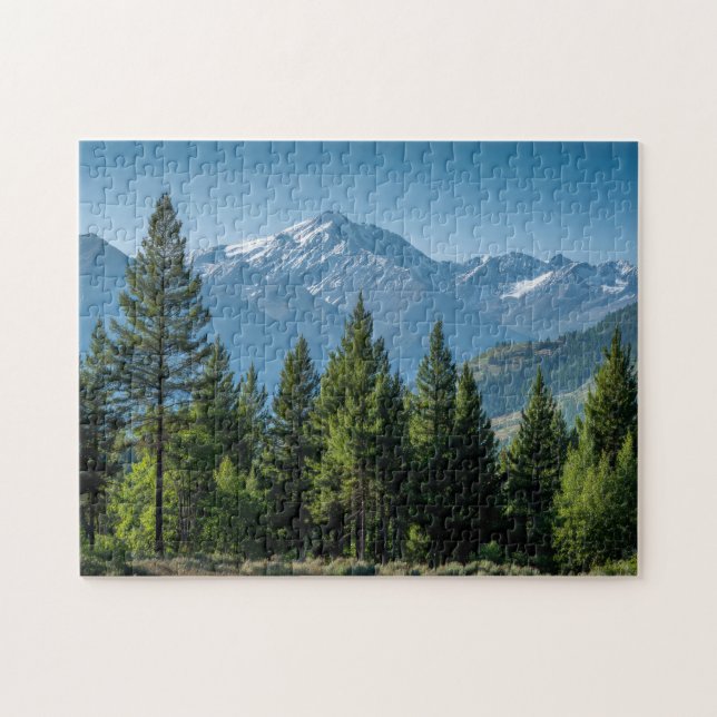Barrträd med bergsutsikt pussel (Horisontell)
