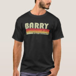 BARRY Surname Funny Retro Vintage 80S 90S Birthday T Shirt<br><div class="desc">Coolan "Barry"-teckningar med retro färg är en perfekt gåva eller present till manar eller kvinnor som du vill överraska. Köp designen nu!</div>