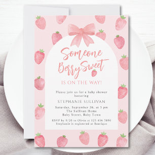 Bärsöt flicka jordgubbarnas baby shower inbjudningar