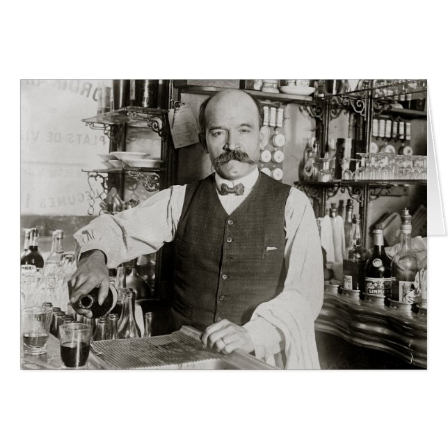 Bartender häller upp drink, 1910 hälsningskort (Framsidan Horizontal)