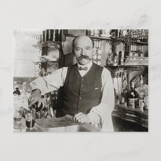 Bartender häller upp drink, 1910 vykort (Framsida)