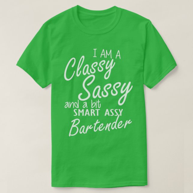Bartender jag är en klassens sassi och lite smart  t shirt (Design framsida)
