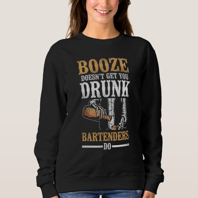 Bartender Mixologist Booze Doesn't Get You Drunk B T Shirt (Framsida)