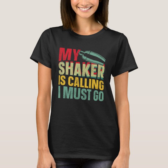 Bartender Mixologist My Shaker Is Calling I Must G T Shirt (Framsida)