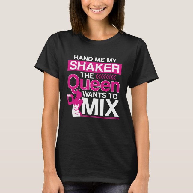 Bartender Mixologist Queen Hand Me My Shaker The Q T Shirt (Framsida)