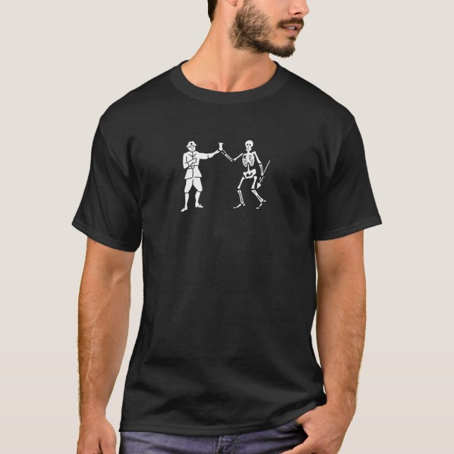 Bartholomew Roberts Black Bart Pirat Flagga T Shirt (Framsida)