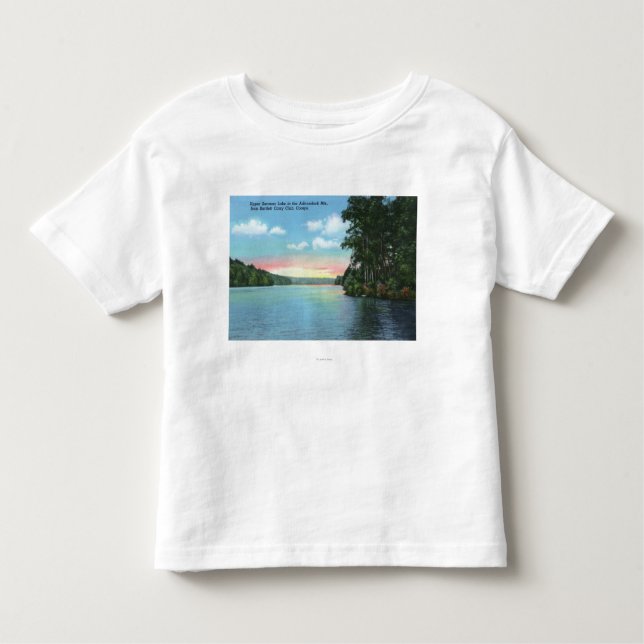 Bartlett bär klubben beskådar av den övreSaranac T Shirt (Framsida)