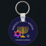 BARUCH ATAH ADONAI | Hanukkah Blessings Nyckelring<br><div class="desc">Snyggt, elegant HANUKKAH BLESSING Keychain. Design visar en MENORAH-färgad i guld med flerfärgad STAR AV DAVID och silver grått DREIDEL. I toppen finns en böjd text som säger BARUCH ATAH, ADONAI (välsignad är du, O Gud) och under texten står HANUKKAH BLESSINGS. ALL TEXT ÄR-ANPASSADE, så att du kan anpassa dig...</div>