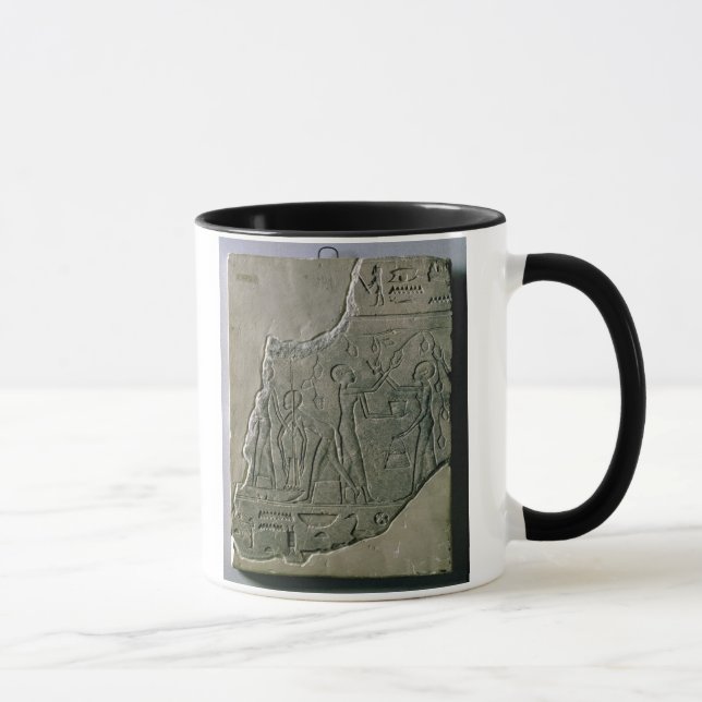 Bas lättnad av priestesses som samlar druvor, mugg (Höger)
